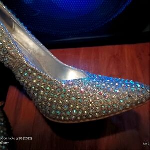 🔥 Shiekh 🔥 diamomds 💎 shiekh 6" high heel pumps size 7 like new.